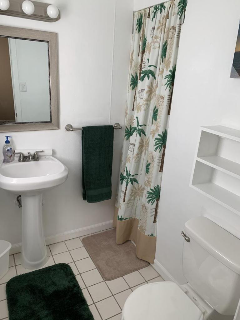 Sebastian Gardens Inn & Suites Екстериор снимка