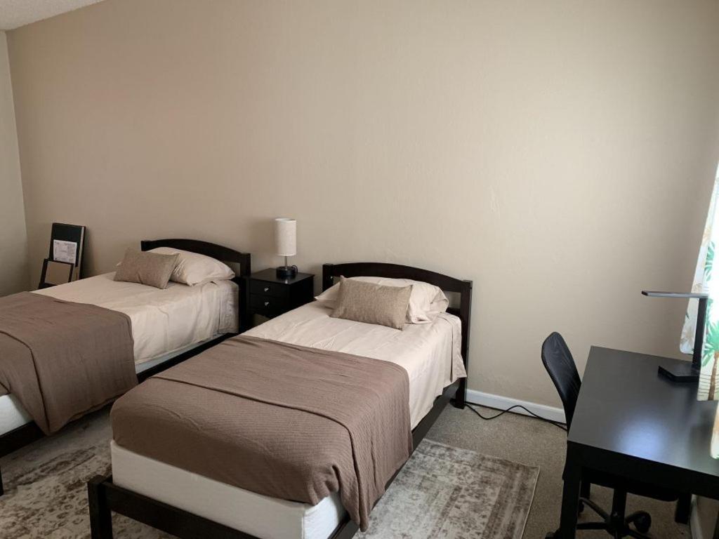 Sebastian Gardens Inn & Suites Екстериор снимка