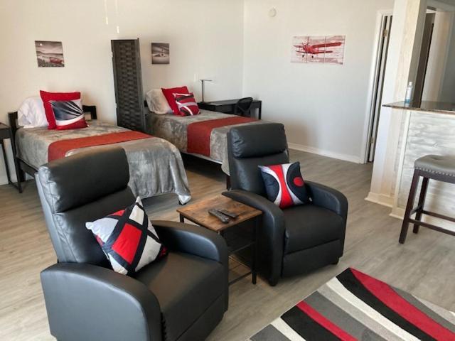 Sebastian Gardens Inn & Suites Екстериор снимка